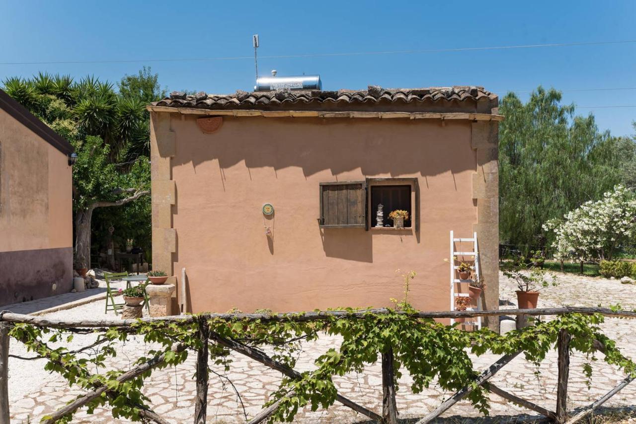 Agriturismo Terra Di Pace Noto Exteriör bild