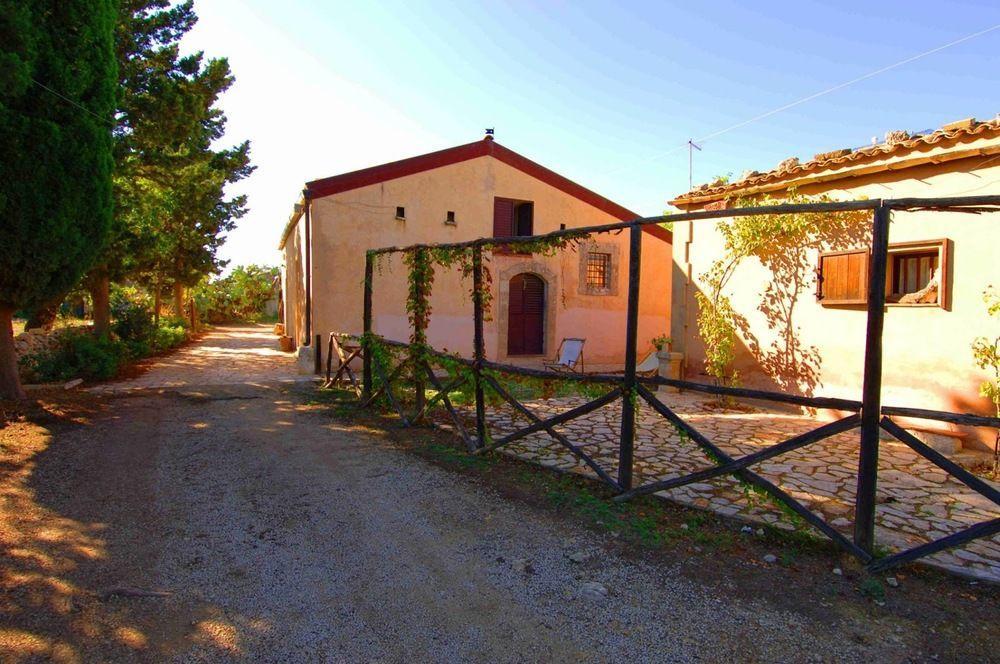 Agriturismo Terra Di Pace Noto Exteriör bild